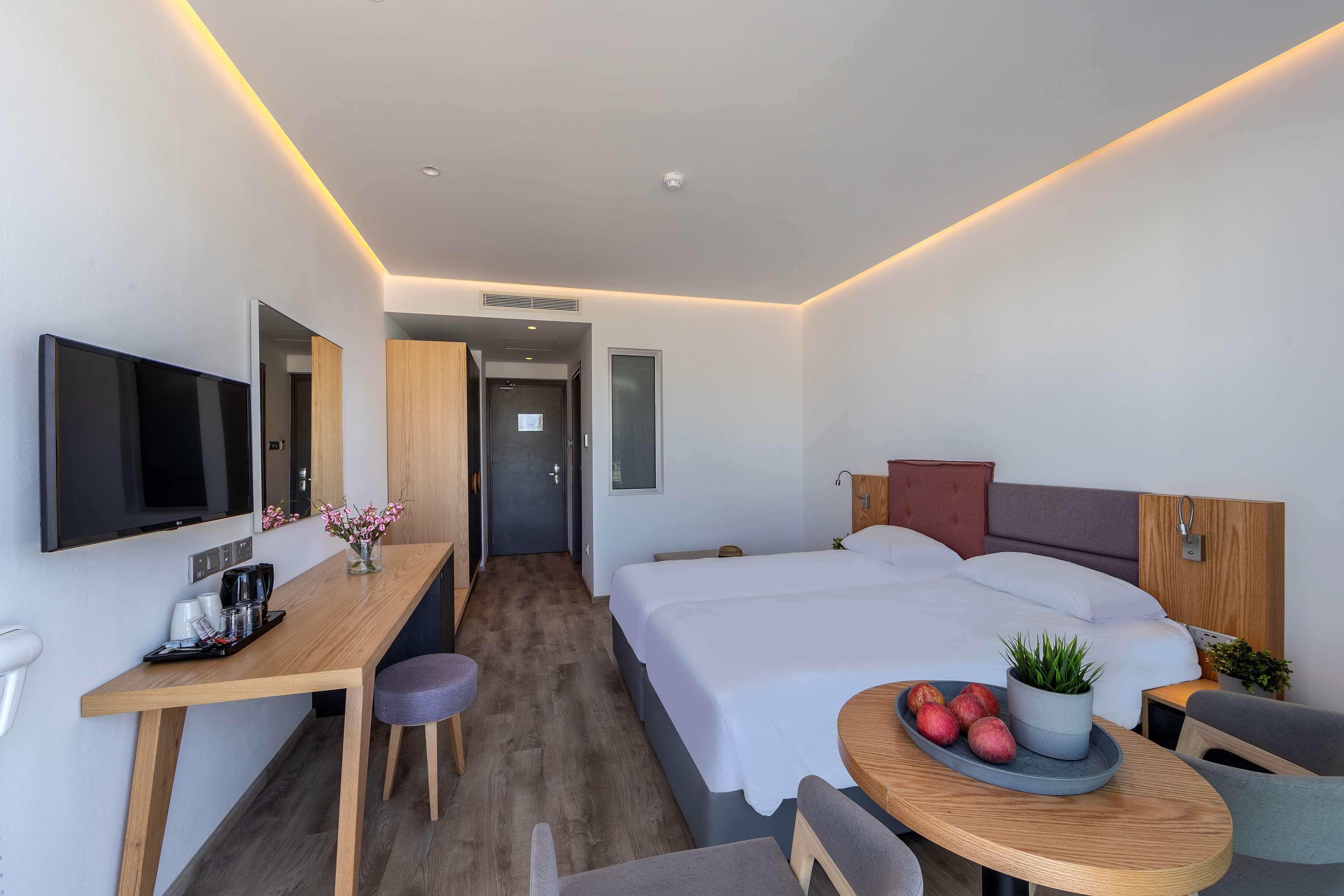 Protaras Plaza Hotel Bagian luar foto