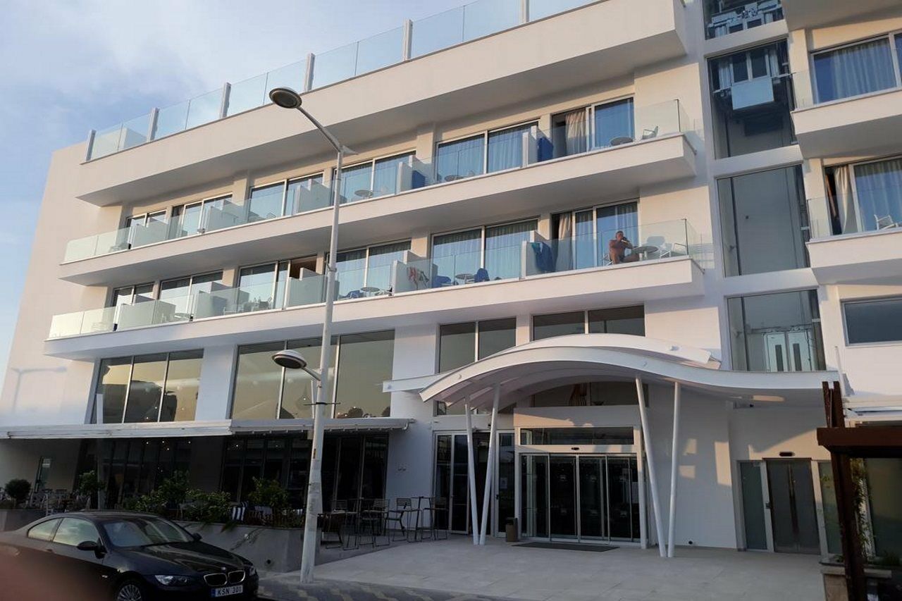 Protaras Plaza Hotel Bagian luar foto